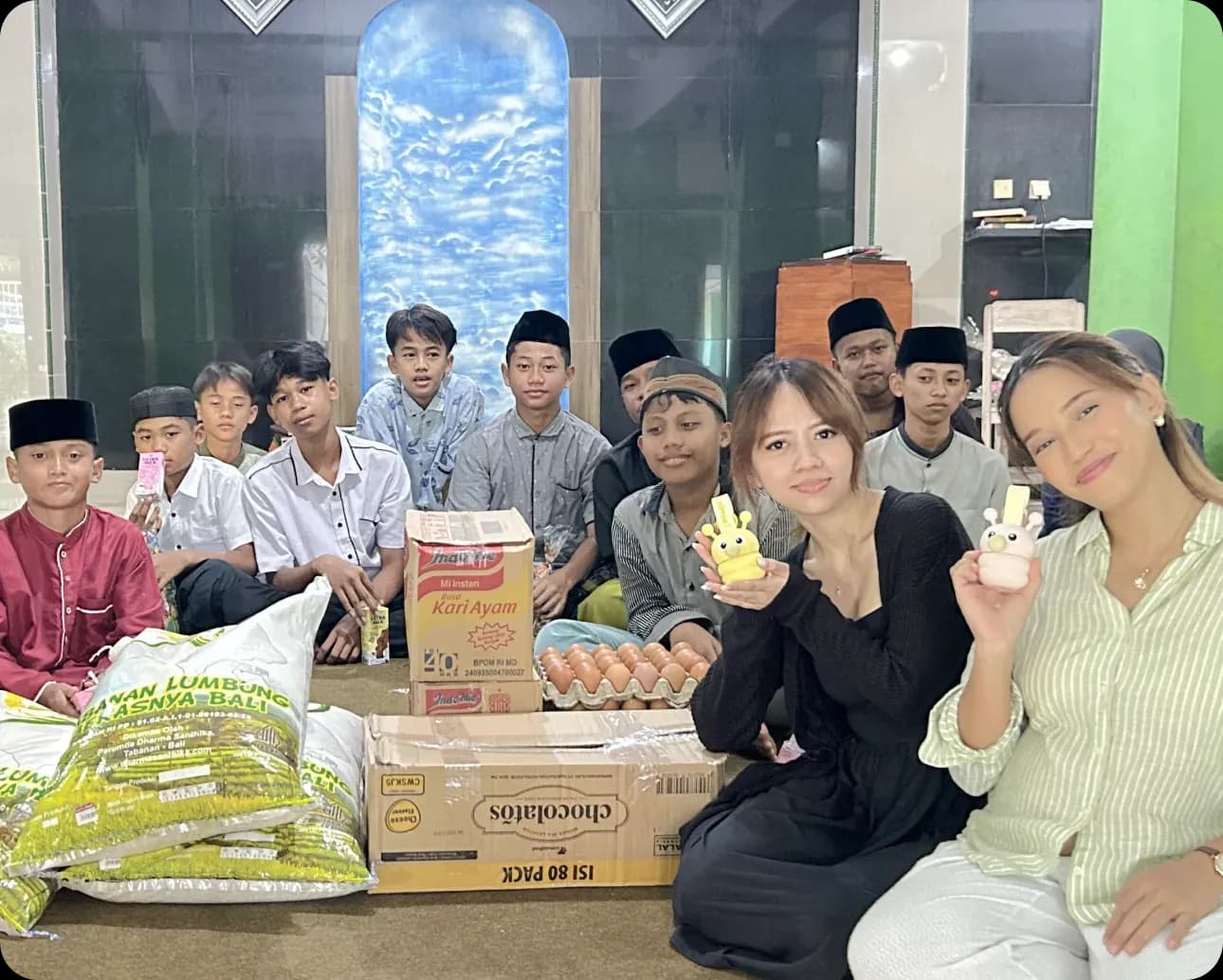 Image: lunch together after the cooking session